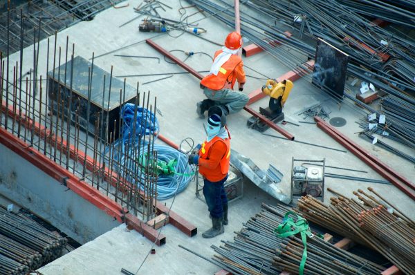 背部疼痛-金屬製造業、建築林木業、運輸倉儲業、家事服務/清潔業、軍警/保全業等較需要勞動的工作容易出現背痛