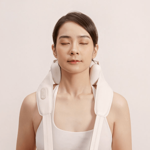 除了肩頸放鬆運動外,使用像「3Zebra 好肩力Pro」這類具深層震動的按摩工具,幫助放鬆緊繃肌群