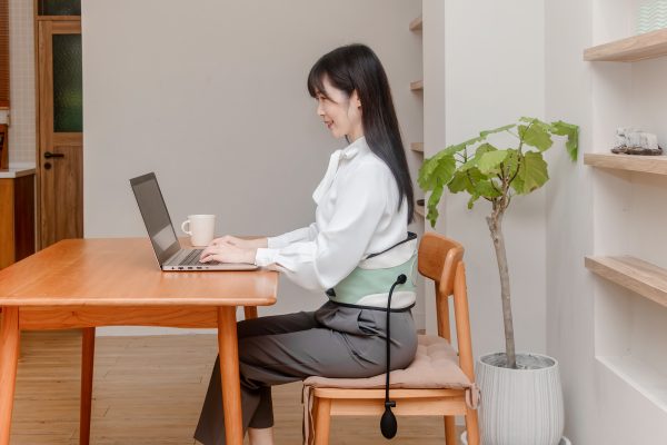 久坐危害救星-【3ZeBra】呼呼腰|氣囊熱敷腰部按摩器