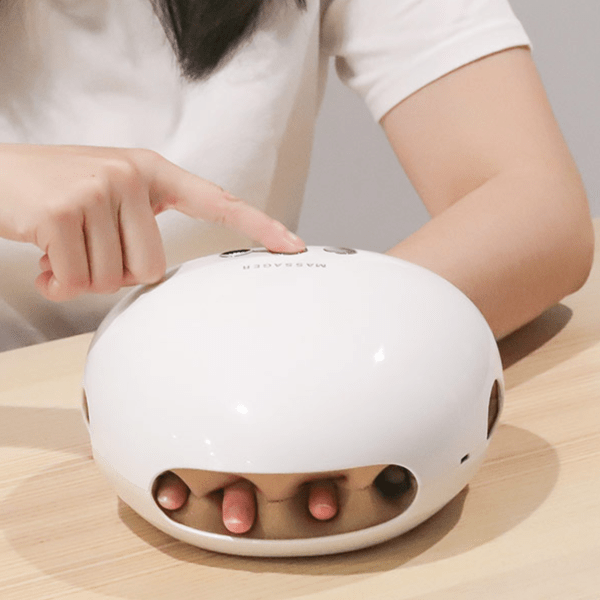 手部經絡按摩可透過溫揉指手部按摩器輕鬆進行